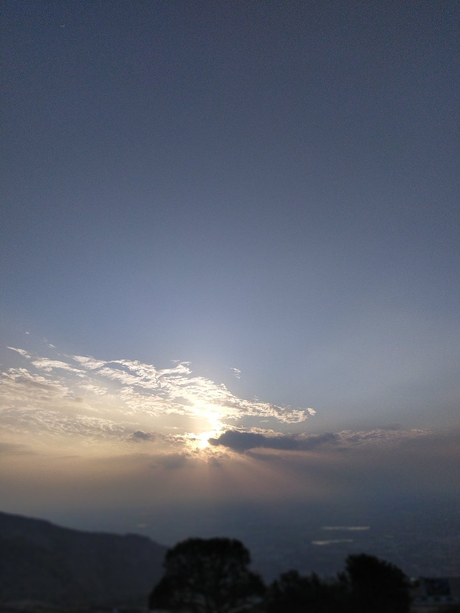 shine279's tweet photo. Nandi Hills, Bangalore, India
💜💜💜💜💜💜💜
#CaptureLifeWithARMY
#HappyVDay
#PhotosForTae #PhotosForVante #BTS
#SceneryForTaehyung
@BTS_twt
#shine_captures https://t.co/LTmJeqw29J