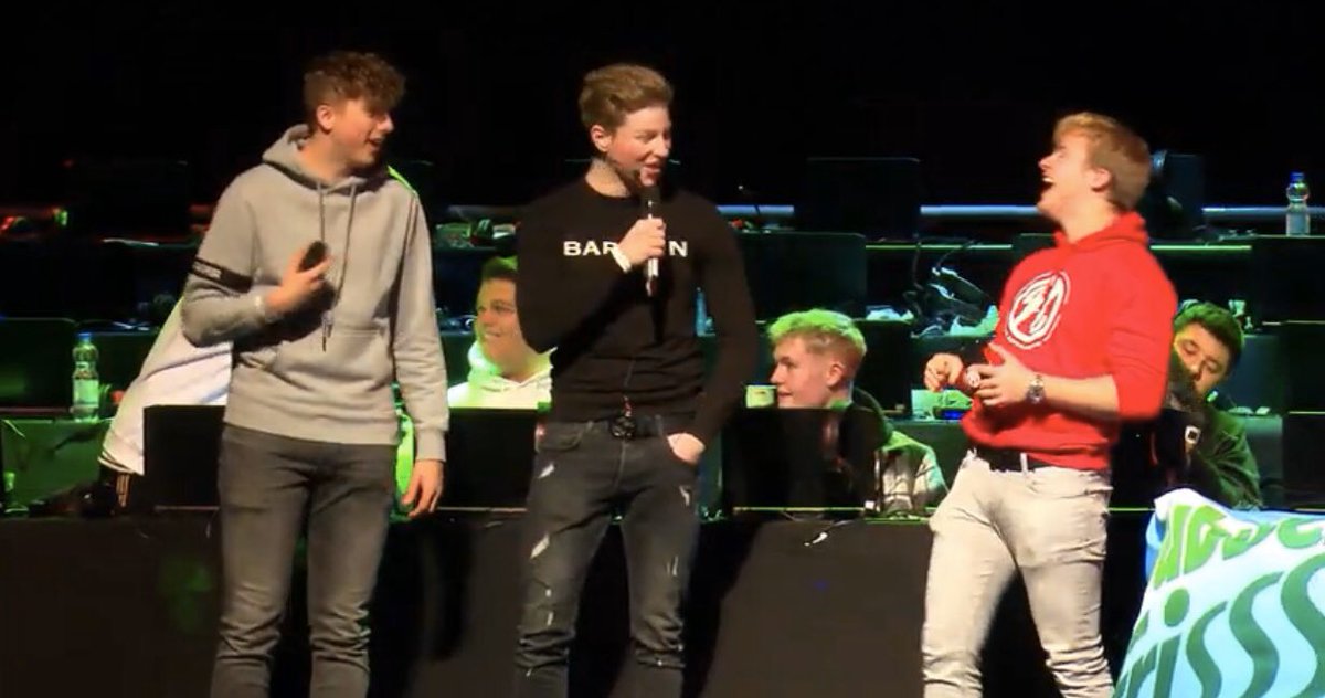 Trots ben je als je je zoon ziet op het podium bij #Royalistiq live 3.0 🤩 @Circustheater #rodekruis #youtube #fortnite