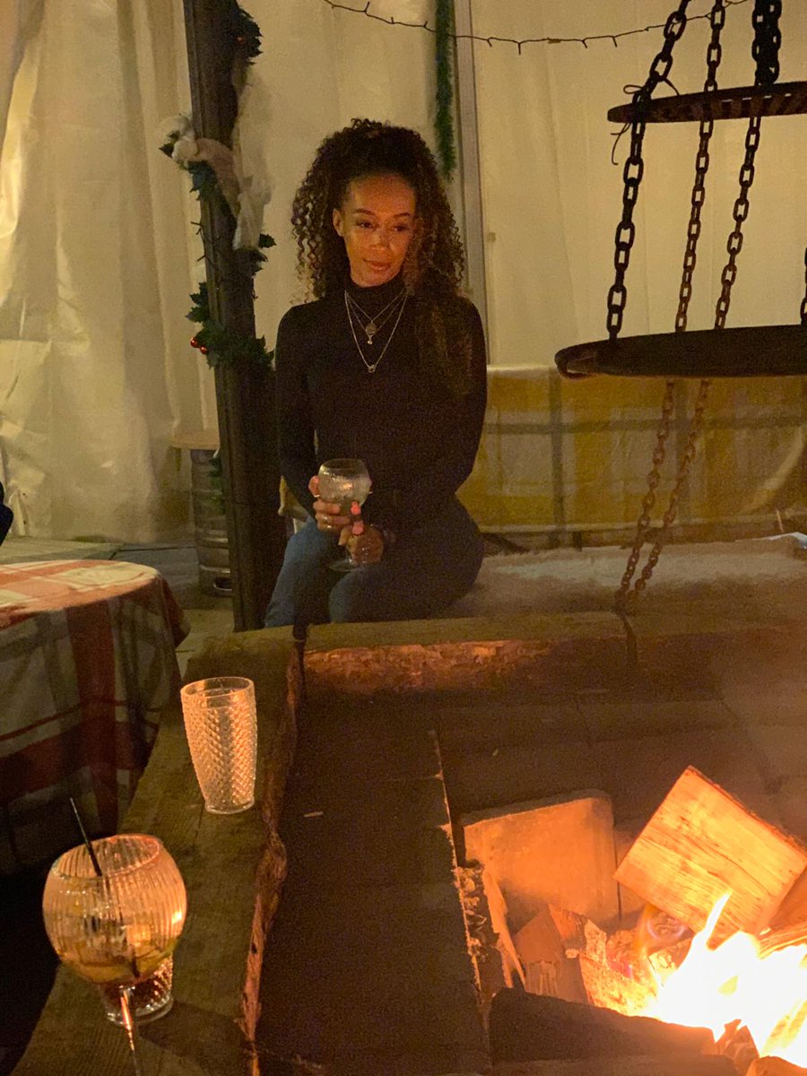 elishashield's tweet image. What a year ! Walking into the next one head held high and ready to battle 🤛🏽#newyear #thankyounext #christmas #mymentalhealthstory