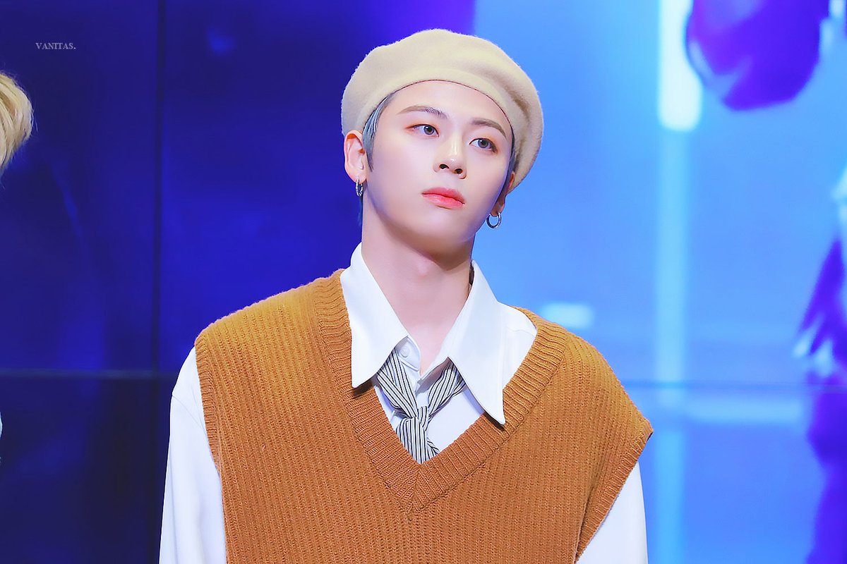 𝐕𝐀𝐍𝐈𝐓𝐀𝐒. tweet media