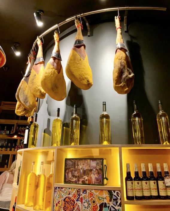 Have you been to Las Banderas and enjoyed our renowned jamón ibérico this year?

With such precious time left in the decade, you'd better head over soon!

Chiewbin Ong 📸

#LasBanderas #LondonTapas #TapasBars
