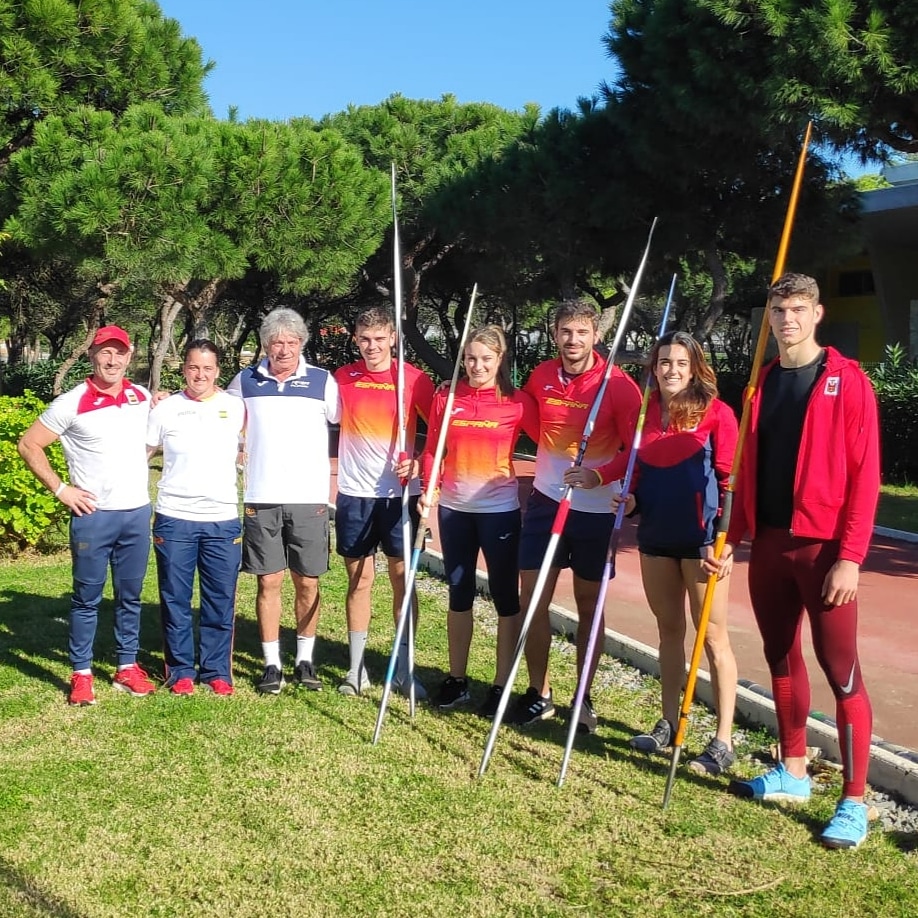 Grupo de Jabalina en la Concentración Nacional de Navidad 2019🇪🇦 en Vila Real de Santo Antonio (Portugal 🇵🇹) @odei_jainaga @entrenaconmenchu @nicoquijera <a href="/morenoarantza7/">arantza moreno</a> <a href="/quijera/">Ansu Quijera</a> @feijoo723 @idoiamariezkurrena @necho_fernandez <a href="/atletismorfea/">atletismoRFEA</a>