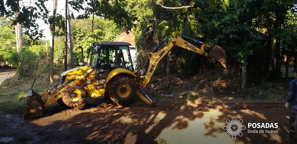 muniposadas's tweet photo. #Posadaslindadenuevo 🌸 Estamos recolectando ramas en las Chacras 110, 111 y 128 de #VillaCabello.
#PosadasLimpia
#LlegóLalo https://t.co/X9kVh9dWzW