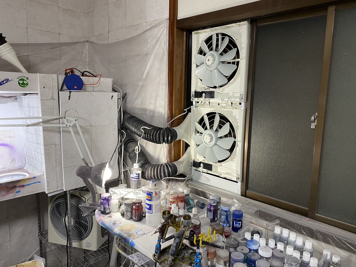 Kシェパード 塗装ブースが壊れたので換気扇2台買って塗装ブース自作٩ W و