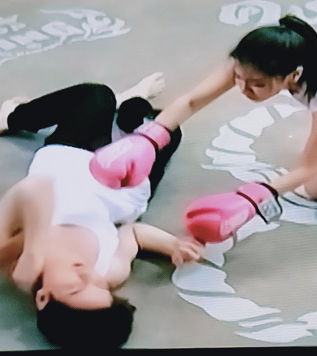 carmelitafeste2's tweet photo. Hahaha Dominic 1st Round Knock Down 😂😂😂
#WickedAngel
#BaifernBah
#Taophiangphor #TAOST https://t.co/kFRbHm2am2