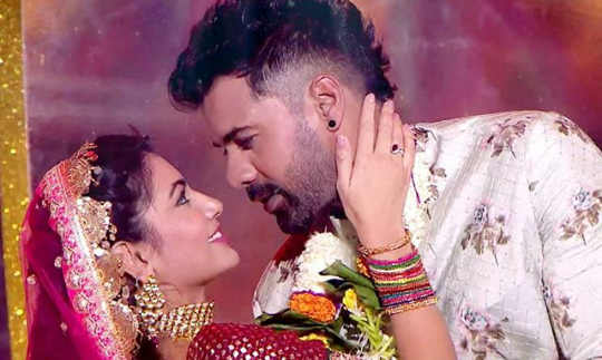 ReetuCharan2's tweet photo. Tisha 😍😍😭😭😭❤ @sritianne @SHABIRAHLUWALIA #TiSha #AbhiGya #ZRA2019 @ZeeTV https://t.co/HkgKg7BtvV