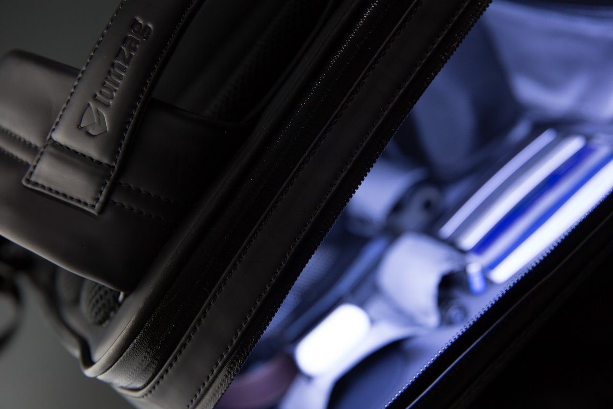 The inside light function of #Lumzag is one of the most desired features. It brings you the #convenience ou never felt with any other #bag.🤩