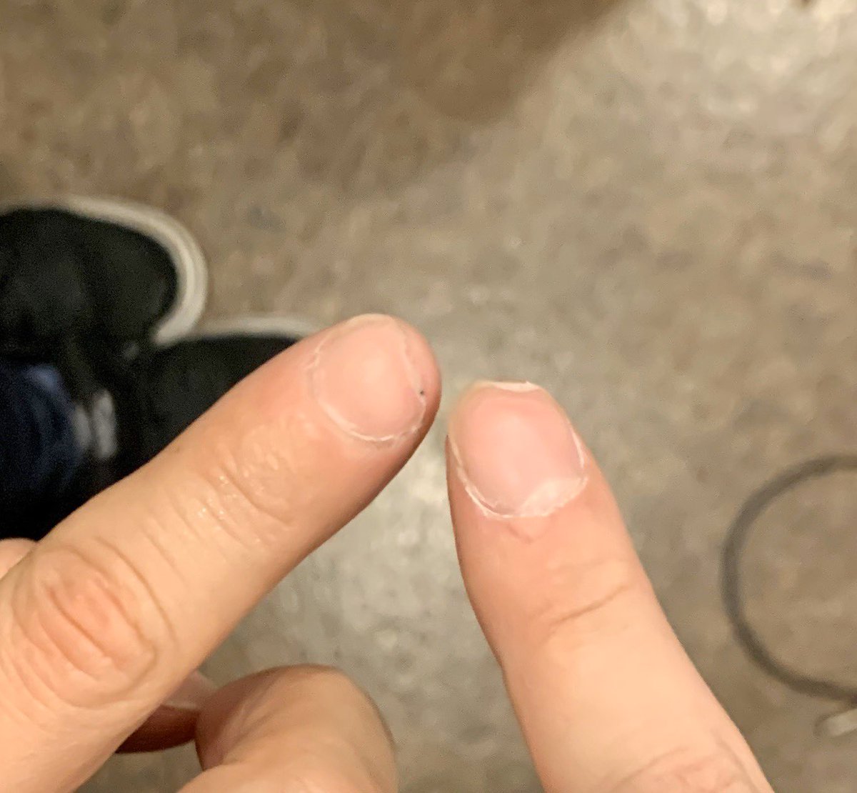 Kazuya Yamaguchi 今回速い曲多くて右手人差し指の爪が無くなりますねー 俺年中削れっぱなし という ギタリスト定番の会話を交わす楽屋 今回も先輩ギタリスト馬場さんとご一緒 ツアー終了までもつか爪