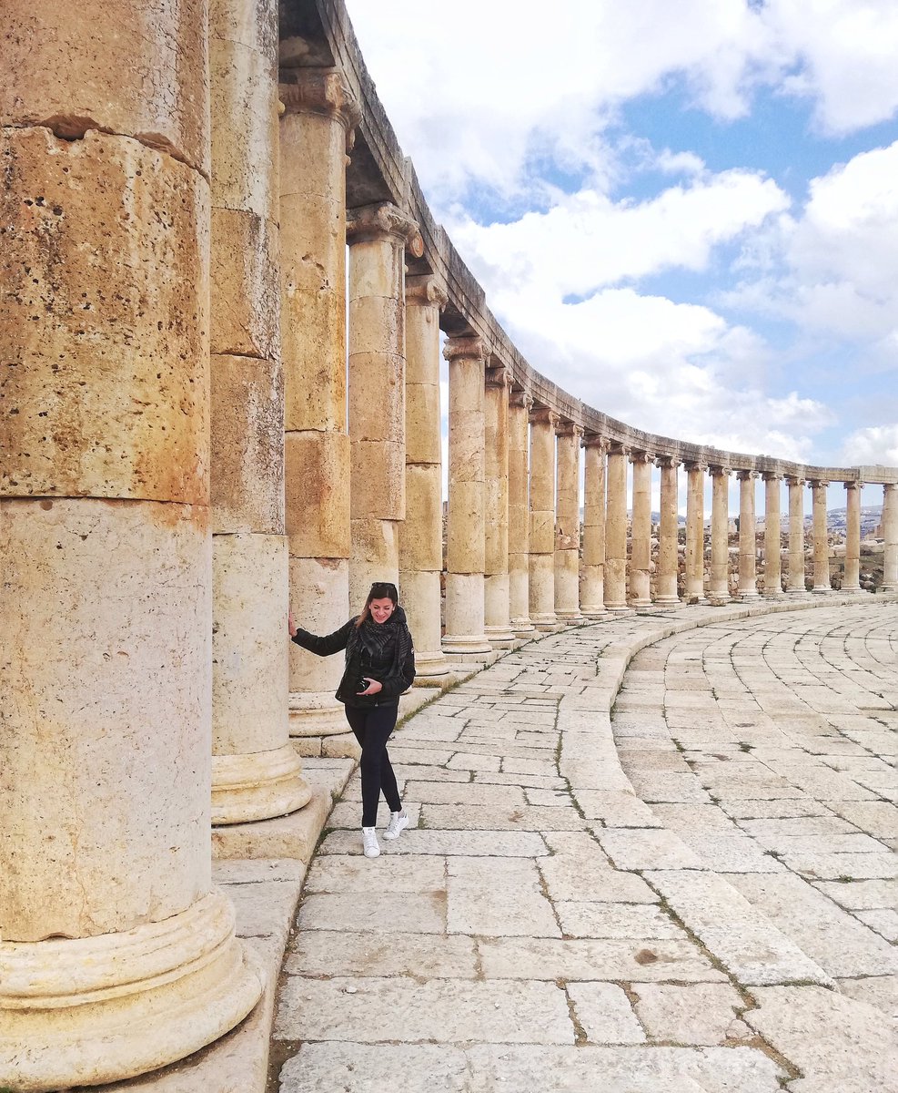 francescaturchi's tweet photo. Paese n. 28 🇯🇴 #Giordania
Non sapevo da dove iniziare così ho pensato di mostrarvi la prima cosa che ho visto oggi: Jerash ✨ uno dei siti archeologici romani meglio conservati al mondo. 
Entrare nelle rovine di Gerasa è un vero e proprio viaggio nel tempo.
Ci siete mai stati? https://t.co/triOlVrSIk