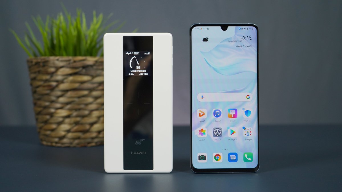 TechMAB's tweet photo. عشان تستخدم شبكة الـ 5G لازم جهاز يدعم هذه التقنية أو...
هذا مودم من هواوي متنقل ويشتغل على شبكة الـ 5G
5G Mobile Wifi Pro
-يعطي شبكة واي فاي لـ 16 جهاز
-بطارية 8,000mAh 
-كود QR لتوصيل الأجهزة بكل سهولة 
-يعمل كـ بنك طاقة يشحن الأجهزة سلكياً بسرعة عالية ولاسلكياً

#BeyondSpeed https://t.co/zRoYpBUitA