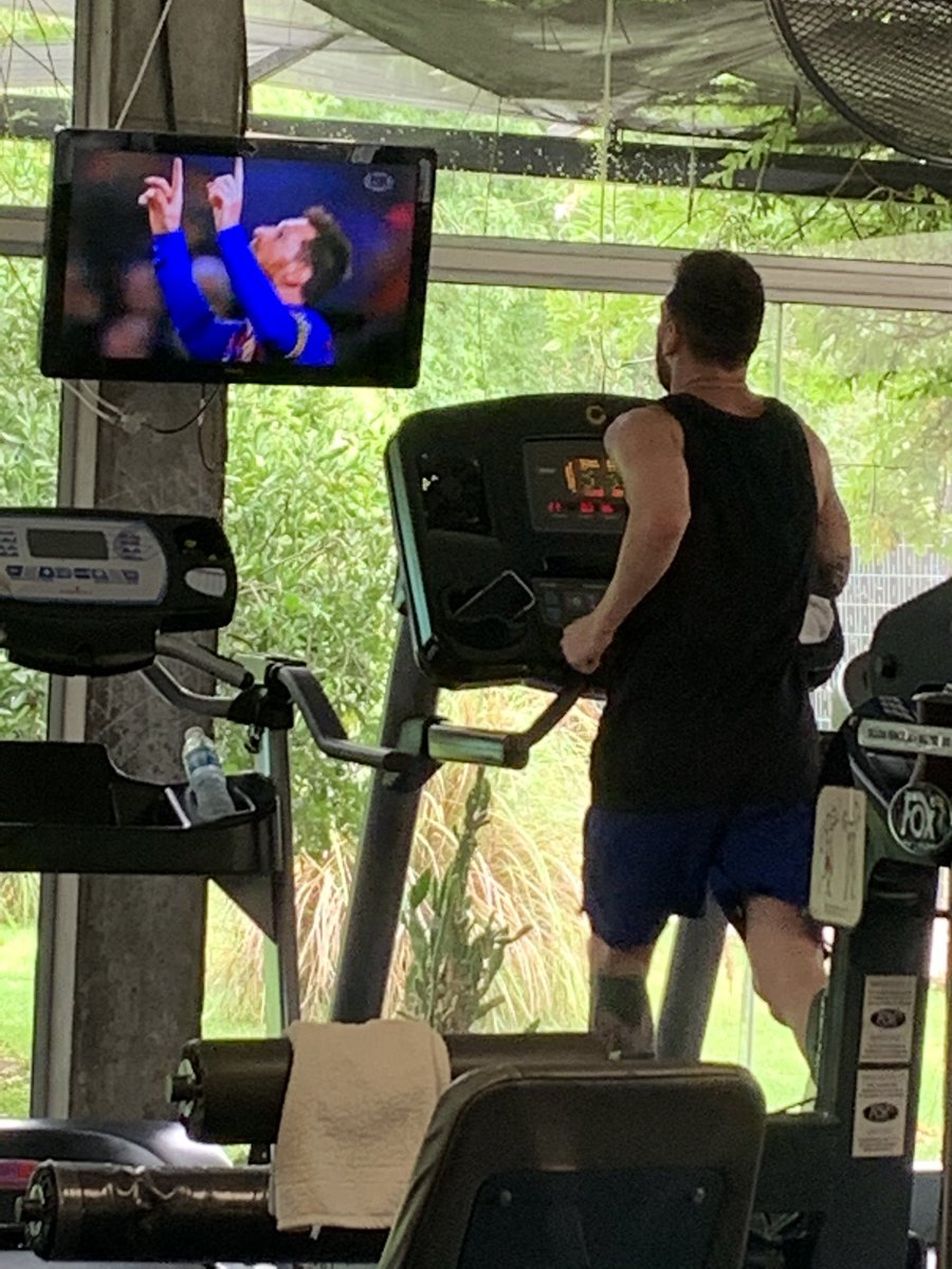 Fui al gym y me encontré a Messi viendo goles de Messi