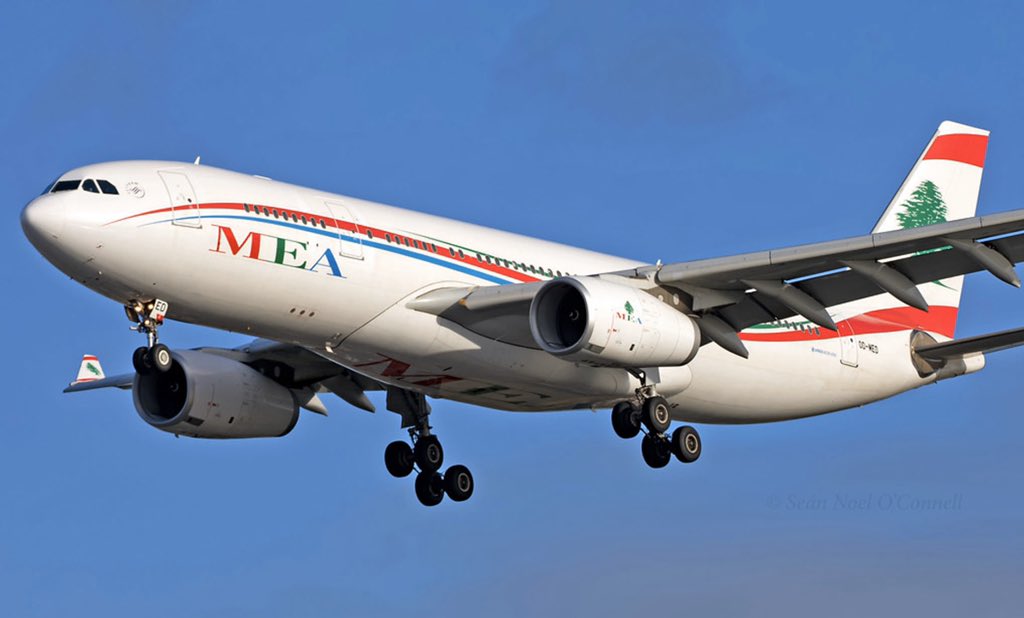 Shamrock715_'s tweet photo. CedarJet 201 (OD-MED - A332) of @MEAAIRLIBAN on final for 27R @HeathrowAirport as #me201 from Beirut
15-12-2019
#middleeastairlines #mea #airbus #airbusa330 #a330 #heathrowairport #aviation #avgeek https://t.co/qujawU0nCT