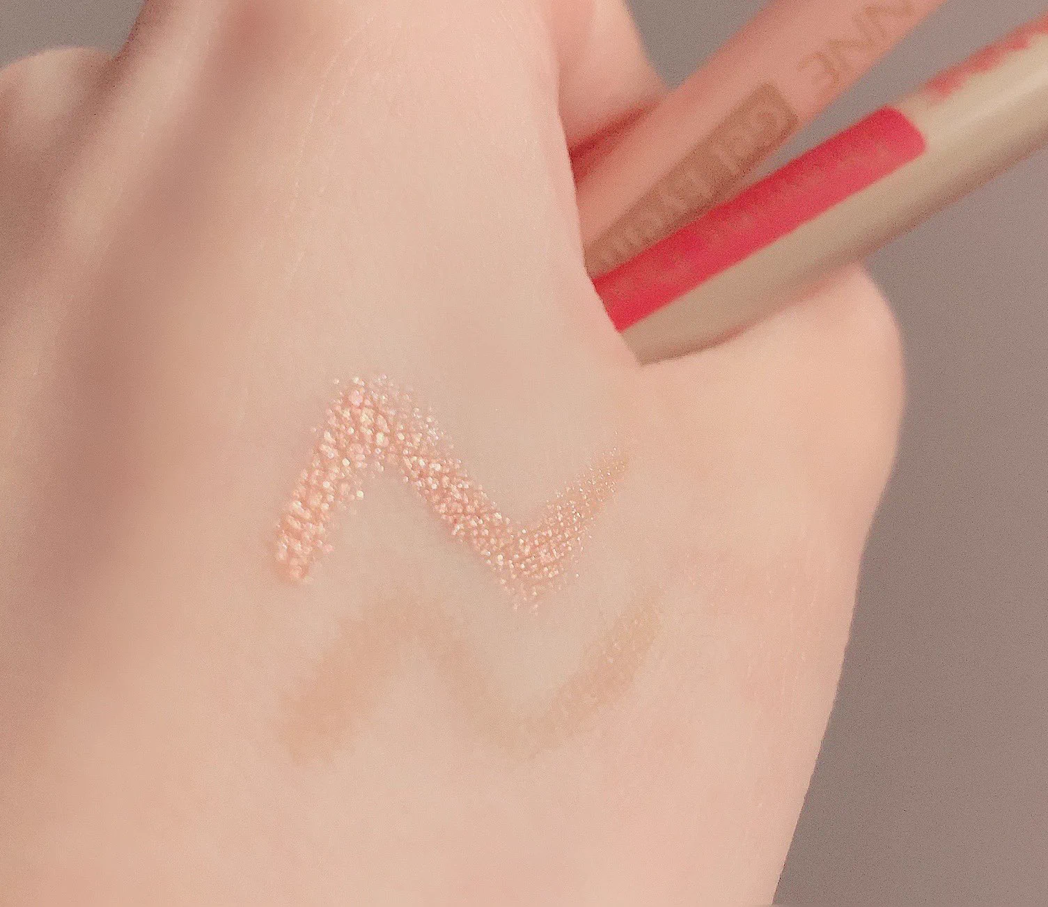 涙袋の影は「セザンヌ描くふたえアイライナー」がオススメ！！！