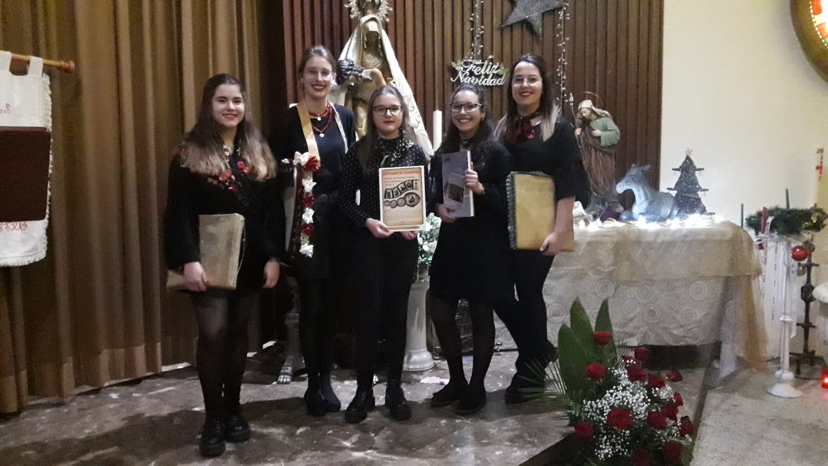 PerendengueT's tweet photo. Muy orgullosas de poder representar a Asturias en este primer encuentro de panderetas en Puente Castro 🎶
Reencontrarnos con amigos y conocidos, comprender que el mundo es pequeño y que tenemos más cosas en común que diferencias. Todos al son de la tradición ❤️ https://t.co/OmUi0TeVxL