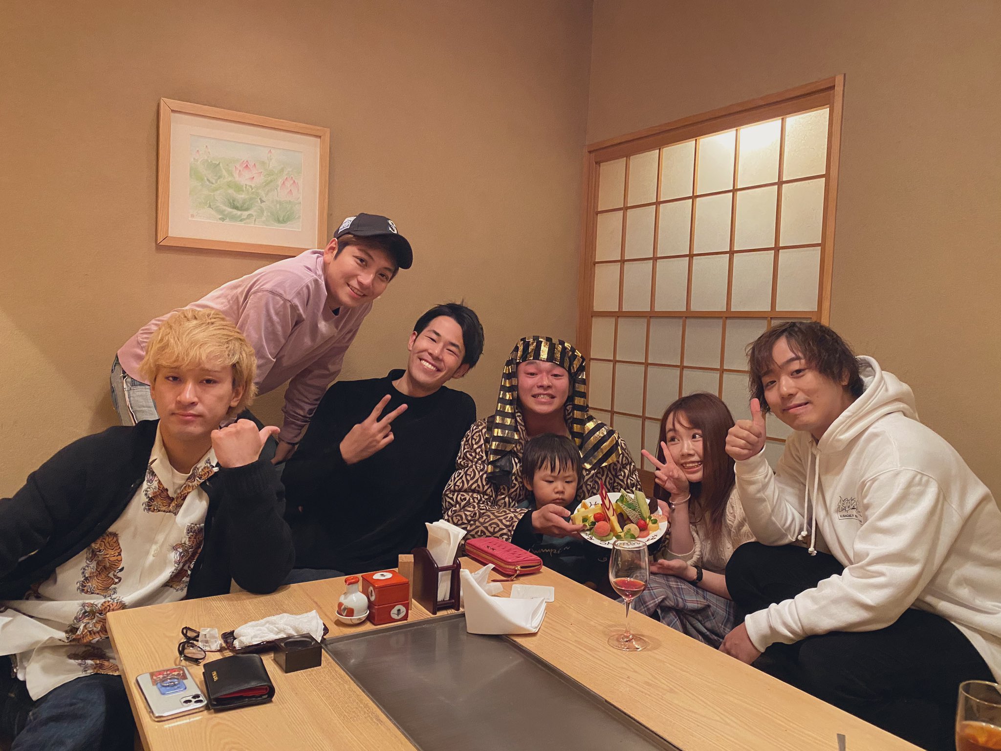 あやなん 今日はしばゆーお誕生日おめでとう伊豆旅行からの ディナーしました しばゆーの大親友達がサプライズで来てくれました ありがとう うーくん26歳 本当におめでとう T Co Rt2tfdx3gv Twitter