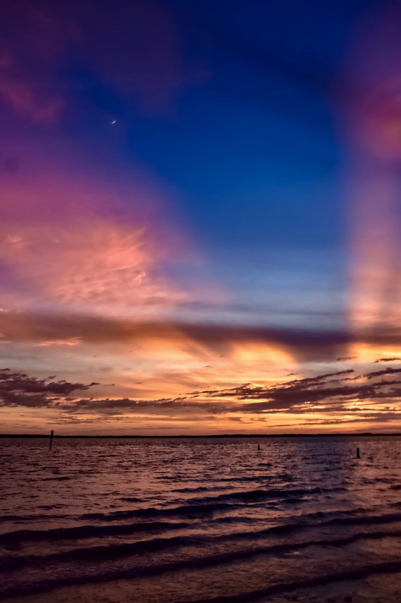 FloridianCreat1's tweet photo. Last Nights Floridian Afterglow  ✌🏼🌞✌🏼@StormHour @RealSaltLife @ThePhotoHour @PinellasCoNews 🖖🏼🌞🖖🏼 https://t.co/isnfXtUqap