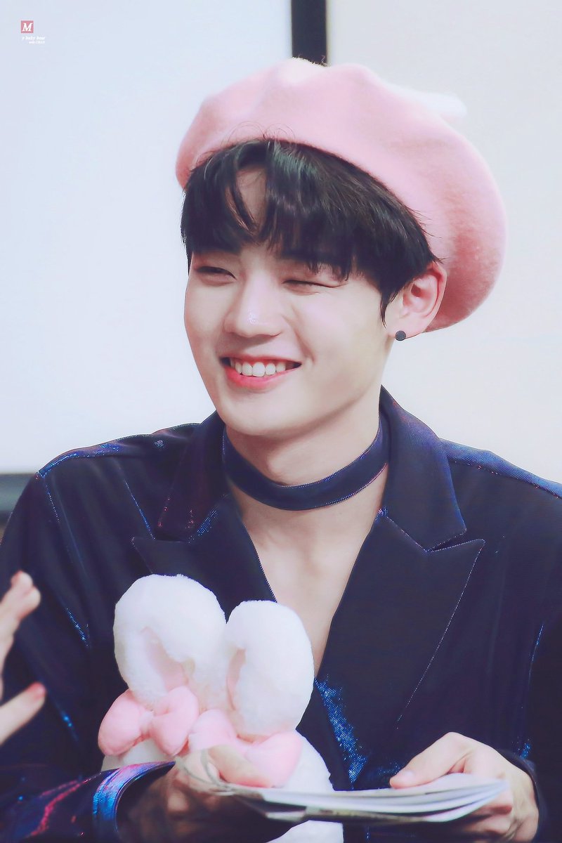 cloverendipity's tweet photo. Happy Birthday to my sweet baby,,
I hope you're happy and you'll be happy every second of your life.  Thank you for making me smile and laugh whenever I'm down. You're the most precious sunshine and I hope you feel loved like as much as you love us. ❤
#HAPPY_CHAN_DAY https://t.co/VxqdwyBEhU