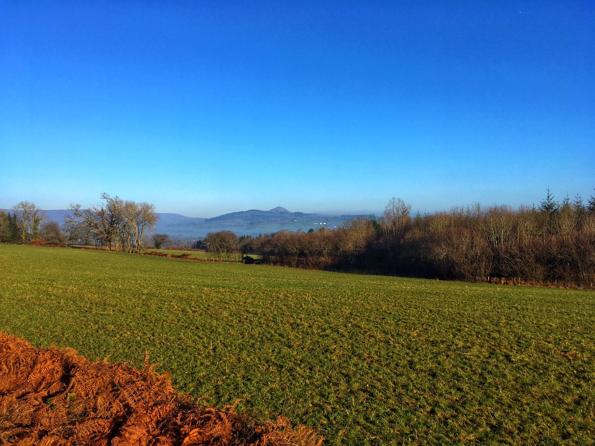 SimonHawkins's tweet photo. The #monbrec looking colourful in the winter sunshine! @CanalRiverTrust #breconbeacons https://t.co/Wz6dcVE6TD
