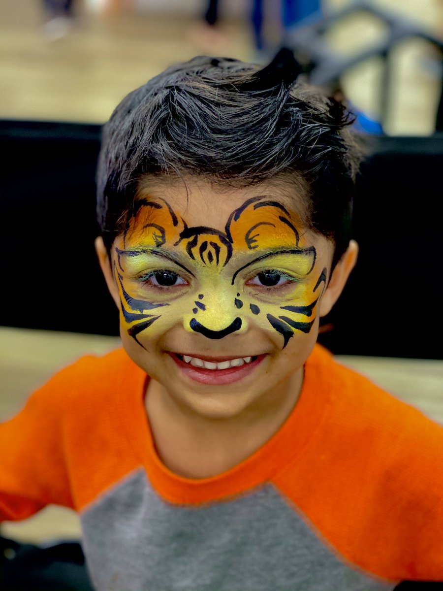 FunnyCheeksTJ's tweet photo. Getting the same requests repeatedly at a birthday party doesn’t have to be an “issue” bc You can always change it up! 🐯#tigerfacepaint #ilovefacepainting #facepainting #dallasfacepainter #FunnyCheeksDallas https://t.co/oC33UfQsru