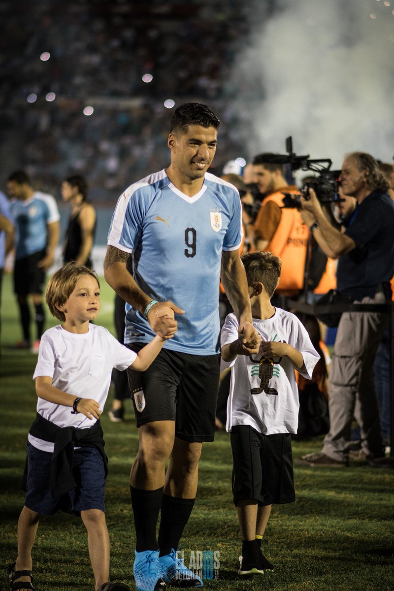 📸Era su última salida del túnel, tenía que ser única e inolvidable.

Además, ambos planteles merecían la alfombra roja...

Álbum completo: bit.ly/2Q6XdpY

👋🏼🔟