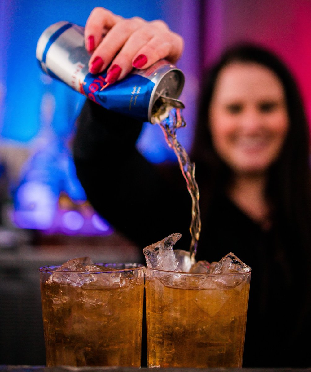 AltitudeSky's tweet photo. Pour them up and toss them back! Are you ready for 2020 on the 22nd floor? 🎉 We still have a limited number of tickets available to our Bottoms Up #NYE party! 

Click the link to purchase! 👇
https://t.co/APCsanhgig

📷: 226collective 
#GaslampQuarter #NewYearsEve #SanDiego https://t.co/tjbtYwoT5W