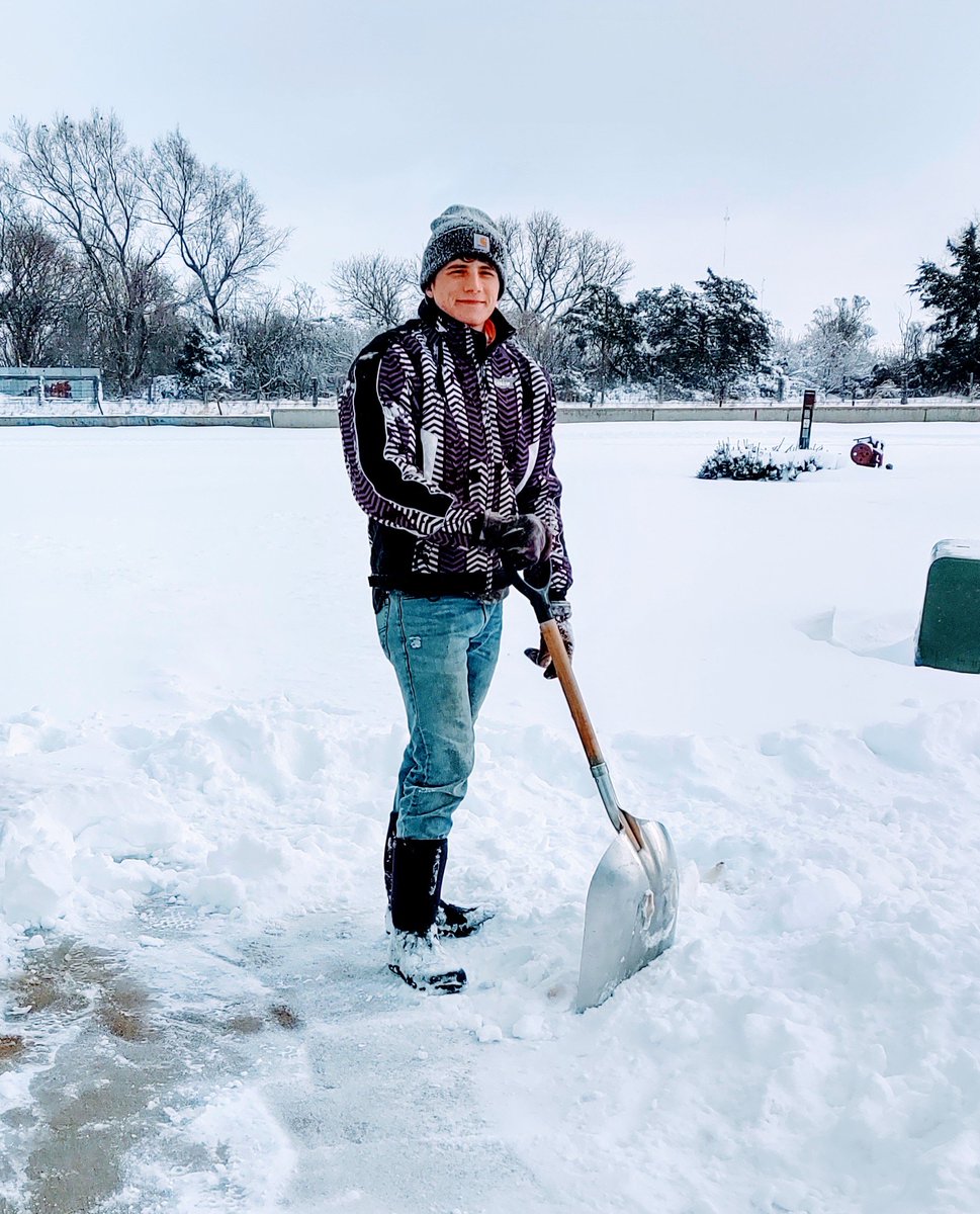lisarorris01's tweet photo. Just one of the many reasons I have been blessed to have this guy home for the holidays! Lots of snow to scoop! https://t.co/lzHn3ILvwn