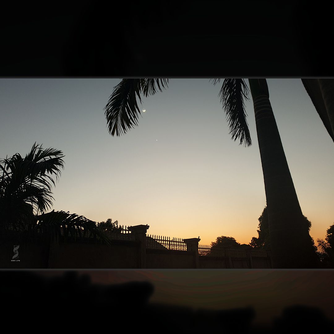 essnaps's tweet photo. The beauty of this natural artwork created by the moon and sunset its never a forgettable piece #sunset #nigeria #kaduna #naturephotography #naturelovers #sun #beautiful #red #orange #sky #skyporn #africa #nature #horizon #gorgeous #view #silhouette #all_sunset #newyeareve https://t.co/FC4jvVyejy