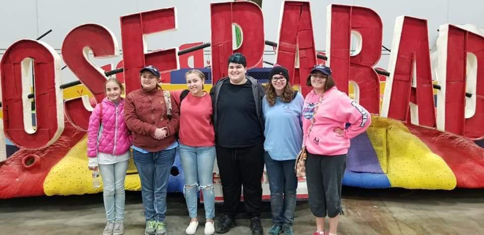 CARainbowGirls's tweet photo. Districts 54, 56 & 57 had so much fun working on the Shriners Rose Parade float. Thank you to everyone who cut, glued and climbed scaffolding. We can't wait to see the float going down Colorado Blvd.
.
#service #roseparade #floats #floatdecorating #newyear #shrinershospital https://t.co/hOVS5Lmhsw