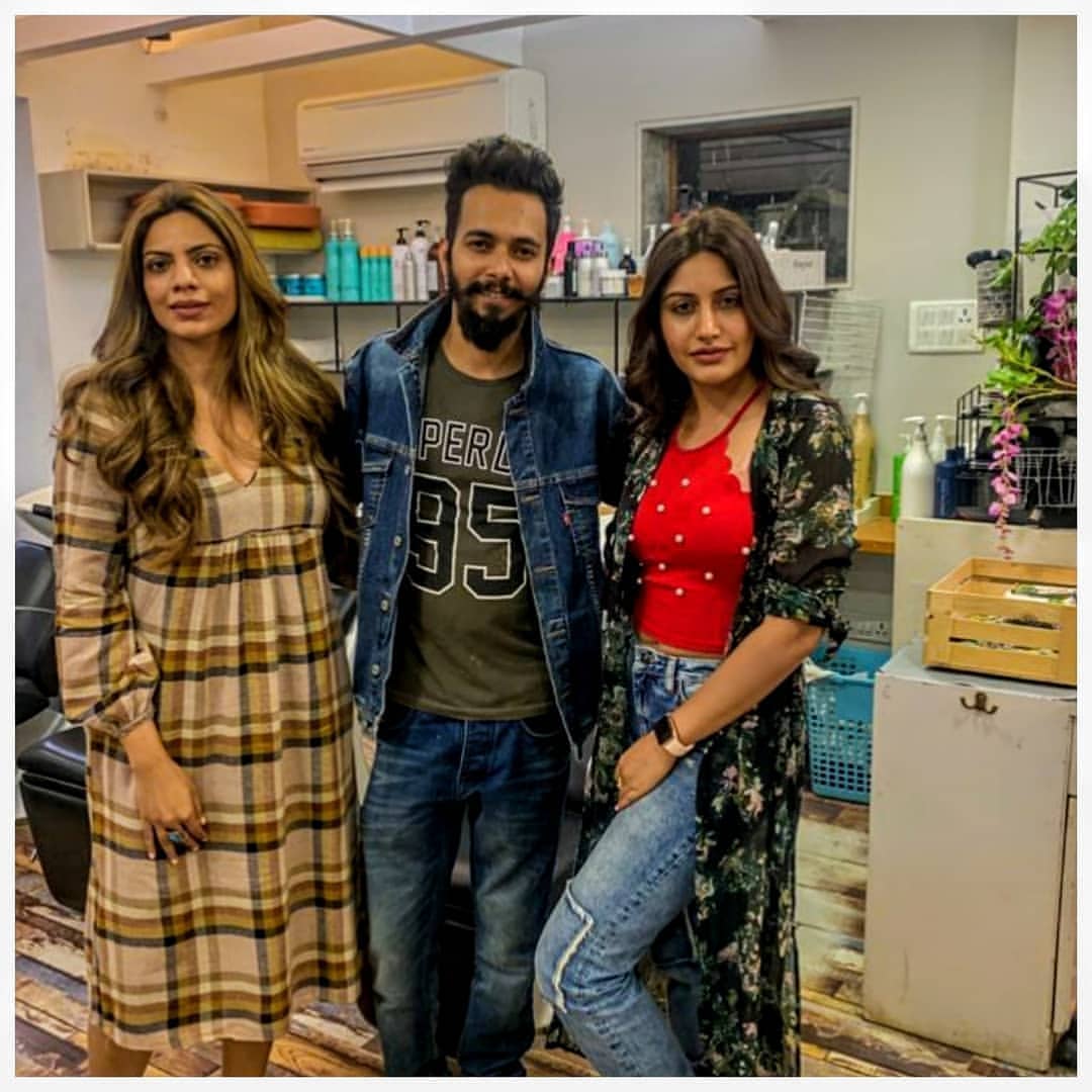 umama_younus's tweet photo. Exclusive pic of @SurbhiChandna nd @pranavichandna makeover😍🔥

#Sanjivani #SurbhiChandna #scnewlook https://t.co/ybFnTn16dA