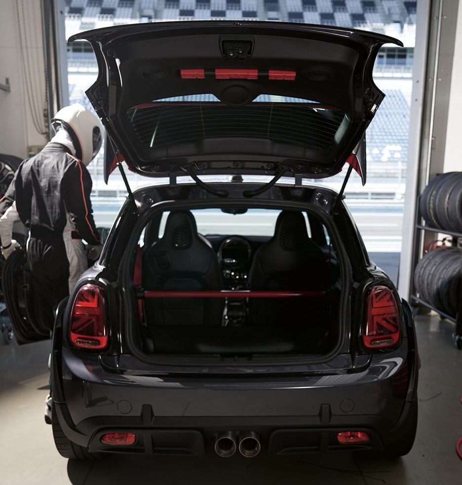 SandtonMini's tweet photo. Stripped of rear seats, the new MINI John Cooper Works GP brings new meaning to strictly limited. ⁠
⁠
#MINI #JCW #JohnCooperWorks #GP #JCWGP #MINIThrillMaximised #Motorsport #Supercar #Racetrack #Racing⁠ https://t.co/hj7P15yL2j