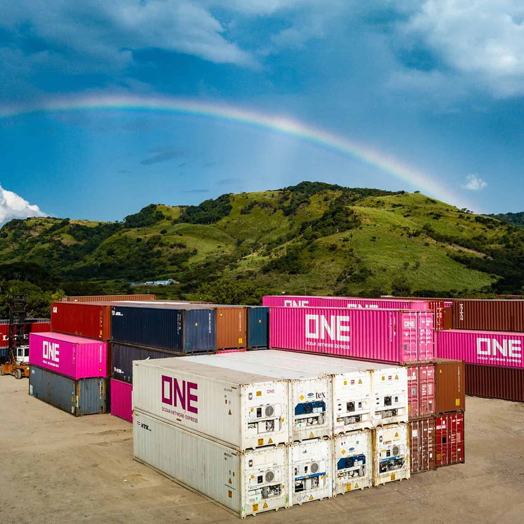 ONENorthAmerica's tweet photo. A special thanks to @romagues2018 for the #ONEderful #ONEContainer photos. 😍🌈🚚🚛 #FoundONE #MagentaNotPink #AsONEWeCan #OceanNetworkExpress https://t.co/OcheAyvC1E