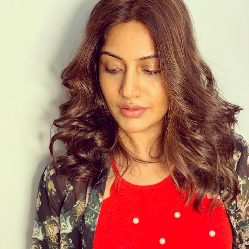 umama_younus's tweet photo. Exclusive pics😍

@SurbhiChandna makeover game is on point😍🔥

#Sanjivani #SurbhiChandna #SCnewLook https://t.co/BuMFfJyLGP