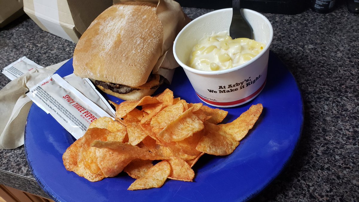 sirump1968's tweet photo. @Arbys @ArbysCares The new mac and cheese was awesome. BUT...half a small cup and only four bites for $2.99? Surely this isn't your desired image. #SayNoToTinySides #IWasCheated https://t.co/JUwHLEWDyz