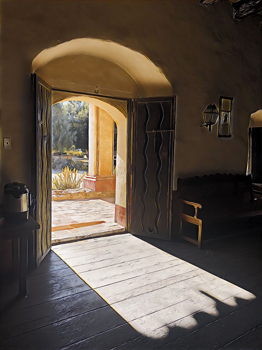 Happy Monday! We continue to highlight the top five photos from our "Shadows and Silhouettes" photo contest for #CAStateParks staff and volunteers. The fourth photo was taken at La Purísima Mission State Historic Park.