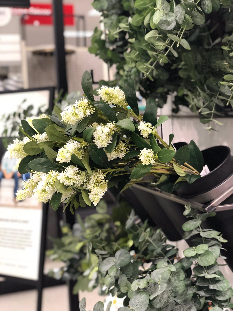 TargetVM_Philly's tweet image. Enjoy the little things 🍃🌼🌱🌿 loving Hearth &amp;amp; Hand’s spring Line this year. Beautiful stems, lovely candles and cozy throw blankets and pillows @magnolia 💕 always makes you feel at home. #magnoliahome #hearthandhandwithmagnolia #targetstyle #magnoliatable @joannagaines