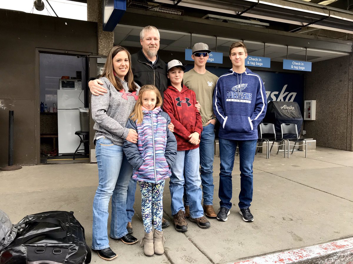 HaileyH_News's tweet photo. A #UtahFirefighter says goodbye to his family @slcairport before his flight to #Australia, where heβll help battle #wildfires that are devasting the country. Hear why this man is choosing to go @ 4, 5, 6, on @abc4utah π¨πΌβππ₯ https://t.co/wsRqy20UJy