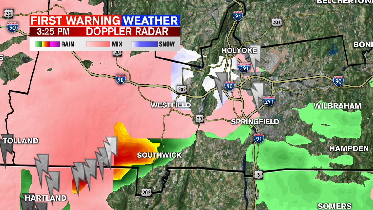 MetJannaBrown's tweet photo. I wish this was #thundersnow but its more like #thundercrap with sleet, rain and freezing rain. Shows how wild this storm is. #mawx https://t.co/du2cC0UF9N
