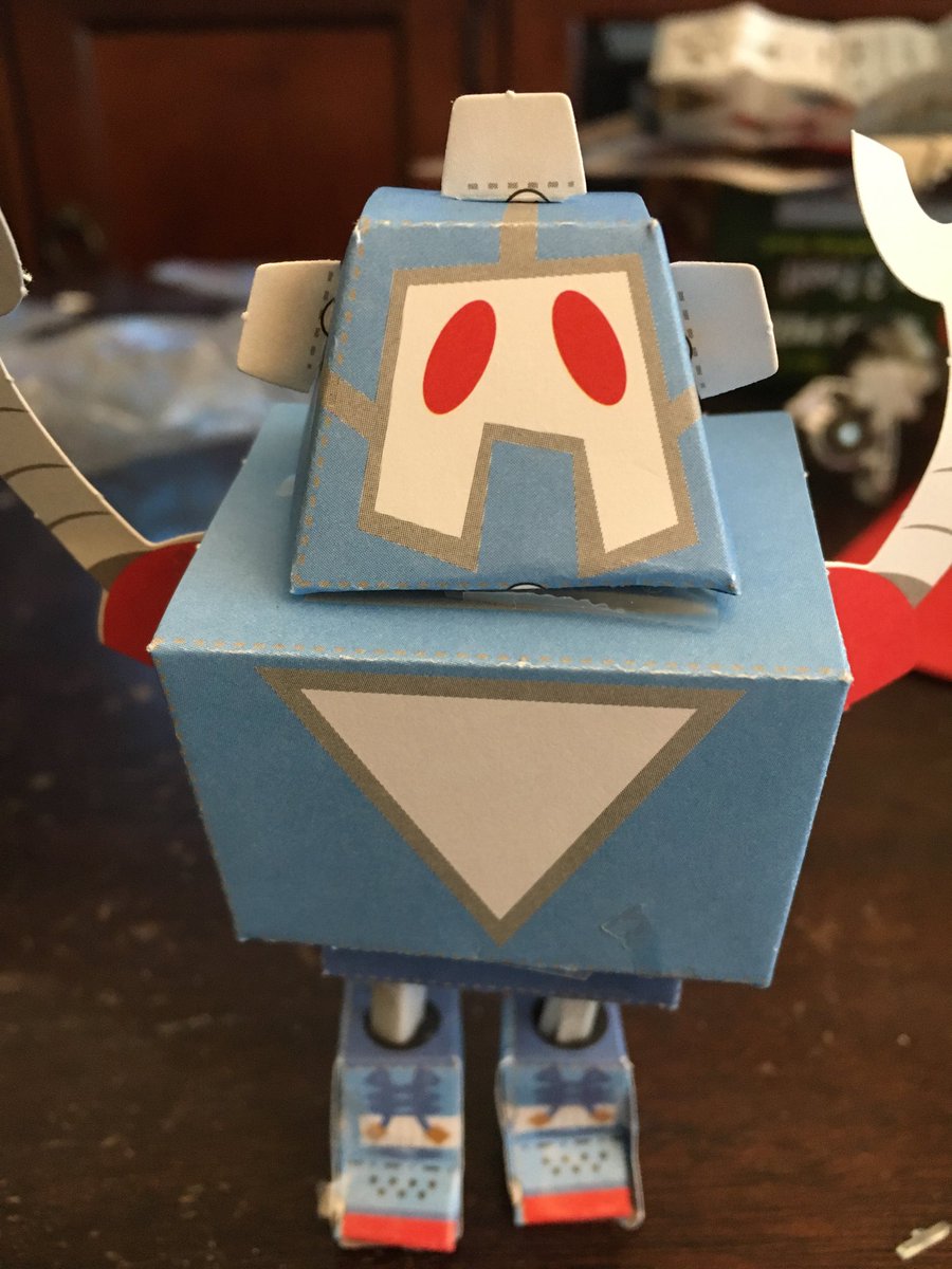 chrischiu13's tweet photo. Robot paper creation no. 1 #rainyday #Robot #papercreation https://t.co/AAyysCirvW