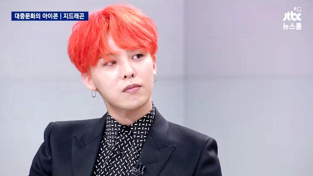 gdragon_said_'s tweet photo. 저는 그냥 내일, 그리고 오늘보다 나은 내일. 그리고 어제보다 나은 오늘 그렇게 생각하면서 하루하루를 열심히 열심히 살아가고 있기 때문에 오히려 10년 뒤, 5년 뒤를 생각하자면 너무나 저한테는 멀게 느껴지는 것 같아요, 아직까지는.

/ 150618 JTBC 뉴스룸 인터뷰 https://t.co/qoosdZM7nZ