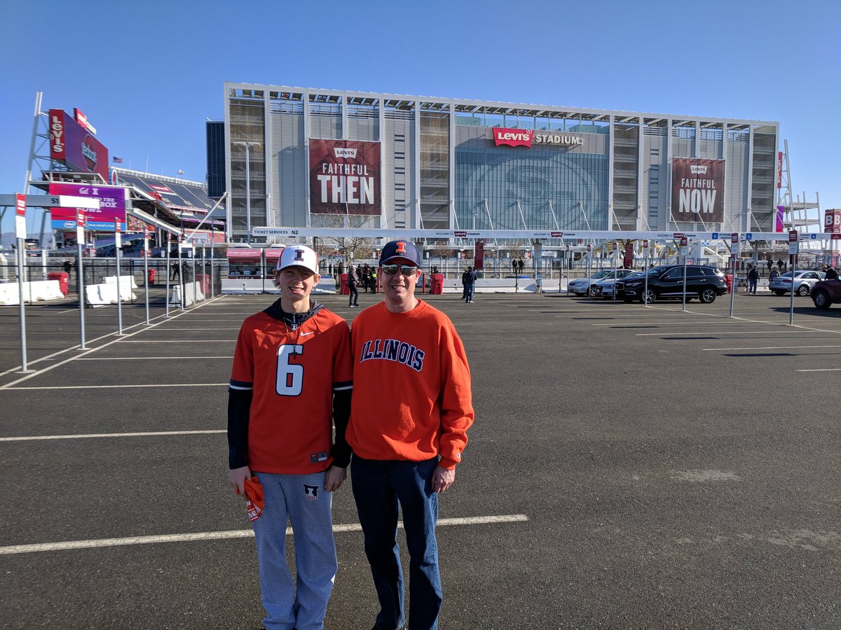 DingerRockies's tweet photo. Excited to be at the Redbox Bowl.  Go Illini.  #Illini #RedboxBowl https://t.co/HA7Ul2Q36H