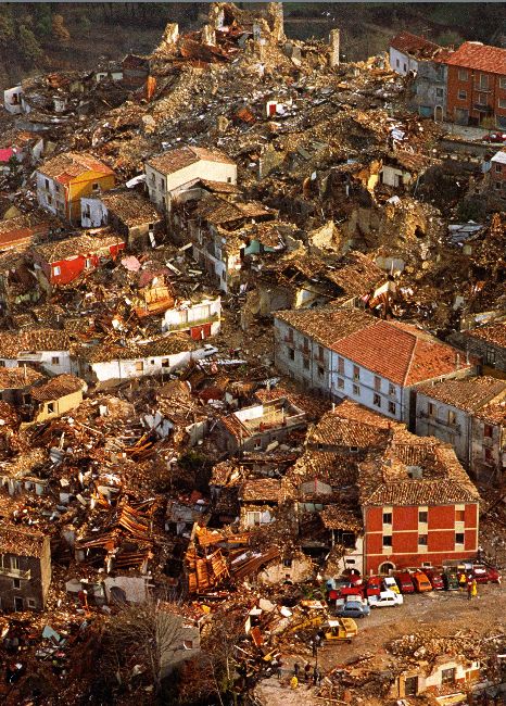 On 23 November 1980, the area known as Irpinia, to the south-east of Naples, was struck by a 6.9 earthquake that caused widespread devastation. 3,000 people were killed, 9,000 injured and 280,000 were left homeless. Rescue efforts were criticised for being slow & inadequate 16.>