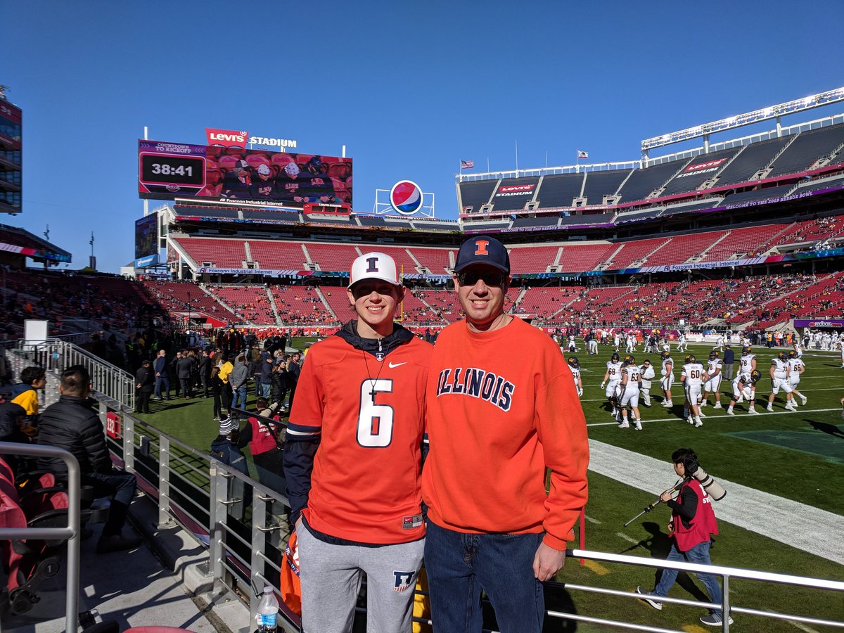 DingerRockies's tweet photo. Go Illini! #Illini #RedboxBowl https://t.co/D1U6Wvx7jO