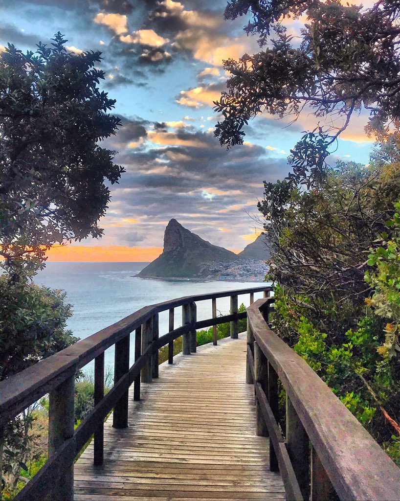 greenroomhoutb1's tweet photo. Want to see a #sunset like this in 2020? #EarlyBird #special: Book your stay with us by 31.01 and take 10% off std rate for bookings before 30.09 @VisitSA_UK @ShotLeft #MeetSouthAfrica #HoutBay #CapeTown #selfcatering #accommodation #SouthAfrica https://t.co/OL0pkiBKVg