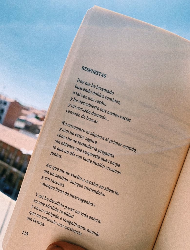 lore_abriil's tweet photo. Mi sueño desde pequeñita siempre fue emocionar con mi poesía. 
Hoy he dado el primer paso.
Os presento mi libro, “Noches de abril”. Podéis conseguirlo en Amazon o ayudarme con un Rt.
Mil gracias.♥️ https://t.co/6ak3qxmNxO