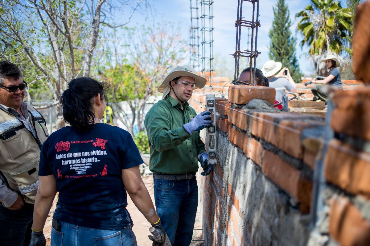 WholesumHarvest's tweet photo. One of the most rewarding moments of 2019 was getting to roll up our sleeves to help build a kitchen for the local kindergarten in our farming community of Los Janos! This Fair Trade project brings students free nutritious lunches in a safe and comfortable space. #grownforgood https://t.co/A9iCEHwSPF