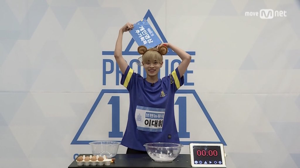 hwi_mooon's tweet photo. 십대의 대휘는 똑똑했고, 참 좋았다 

하지만 제가 더욱더 노력하고 좋은 모습 많이 보여드리고 여러분 모두에게 예쁨 받을 수 있는 그런 아이가 / 조금 더 성숙해지고 어른스러워지는 대휘가 되도록 노력하겠습니다 / 더 긍정적으로 극복해나가는 모습으로 좋은 이미지 남겨드리도록 하겠습니다 https://t.co/fMLNRSModQ