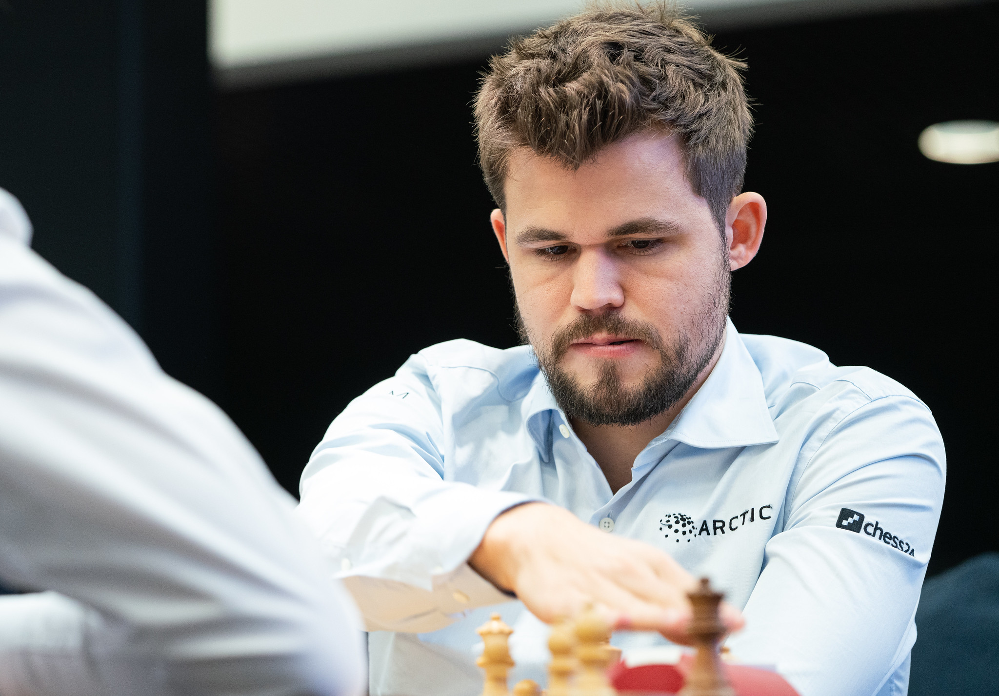 Magnus Carlsen wins second game in world chess championship