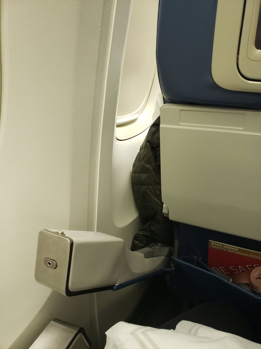 BettyBoopsy78's tweet photo. @Delta my international flight from ATL to STR DL116 had broken arm rests, missing light cover, seats that would not remain reclined, dirt on walls, which made me feel unsafe. What a shame?! Delta has been my airline of choice. Time for change.  #noqualitystandards #Shameful https://t.co/ILg3F92HPa