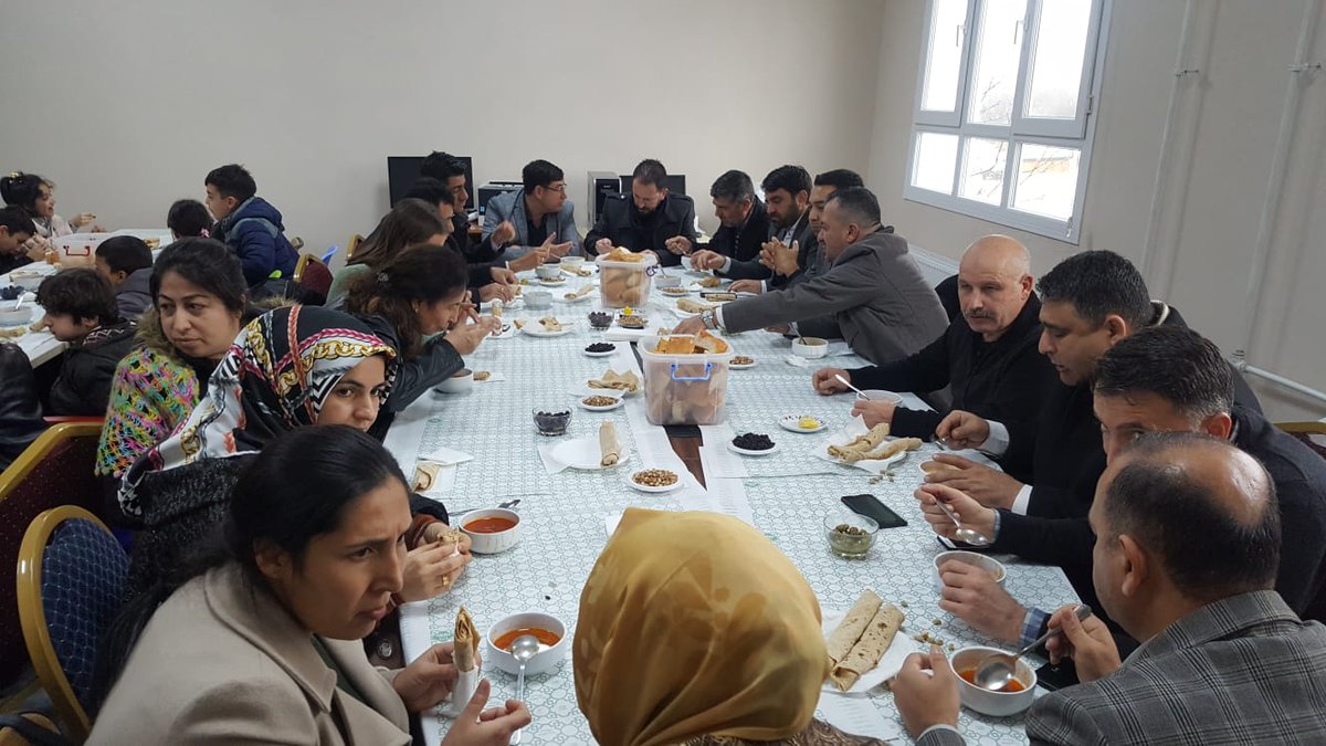 "Bir Okul Bir Ekol" projesi ve "Vizyon Belgesi" kapsamında Adnan Menderes Ortaokulu Öğrencilerinin hediyelerini Gülnar 100. Yıl İlk/Ortaokulu Öğrencilerine ulaştırdık.
<a href="/MersinMEM/">Mersin İl Millî Eğitim Müdürlüğü</a> <a href="/yenisehirmem_33/">Yenişehir İlçe Milli Eğitim Müdürlüğü</a> <a href="/GulnarMem/">Gülnar İlçe Millî Eğitim Müdürlüğü</a> <a href="/AdemKoca46/">Adem Koca</a> <a href="/kamilyilmaz33/">Kamilyılmaz33</a> <a href="/FatihBurgut/">Fatih BURGUT</a> <a href="/aubal/">Ali Uğur BAL</a>