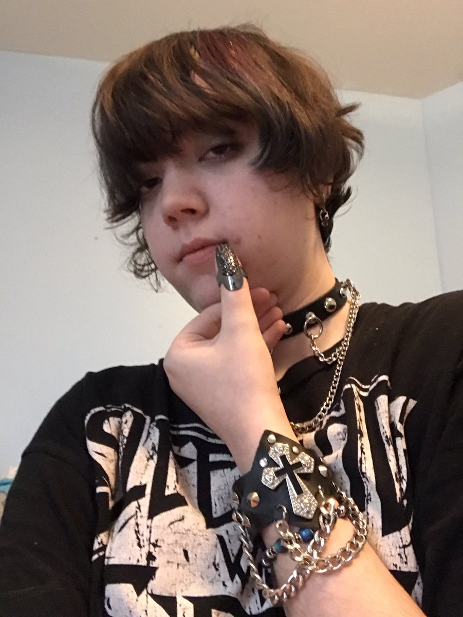 TmNacht's tweet photo. Decided to go full on edge today, don’t ask why, I just felt like it,

And I don’t care if you guys see my face, I honestly don’t give a fuck,

Again, don’t ask,

#feelingedgy #dontask #imedgy #edgymcmychemicalromance https://t.co/6U48XW3iaO